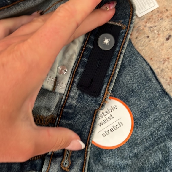 NWT straight distressed jeans shorts - Picture 5 of 6